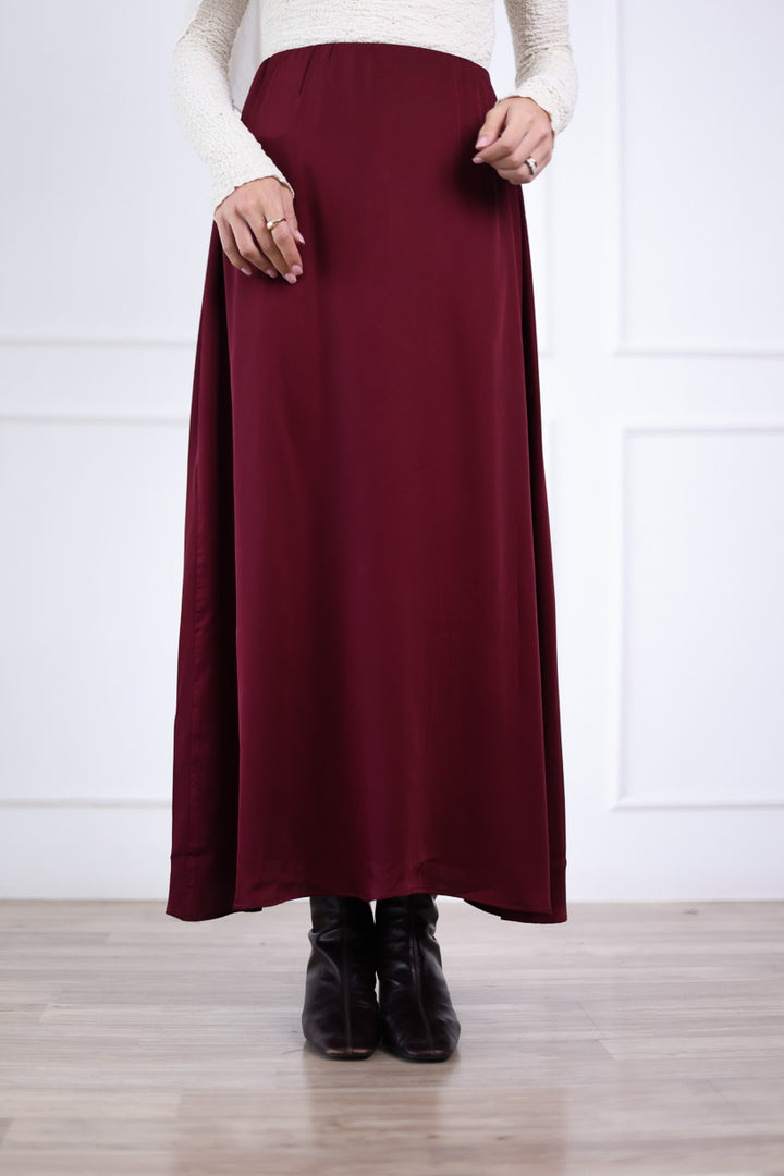 Glow Satin Skirt in burgundy