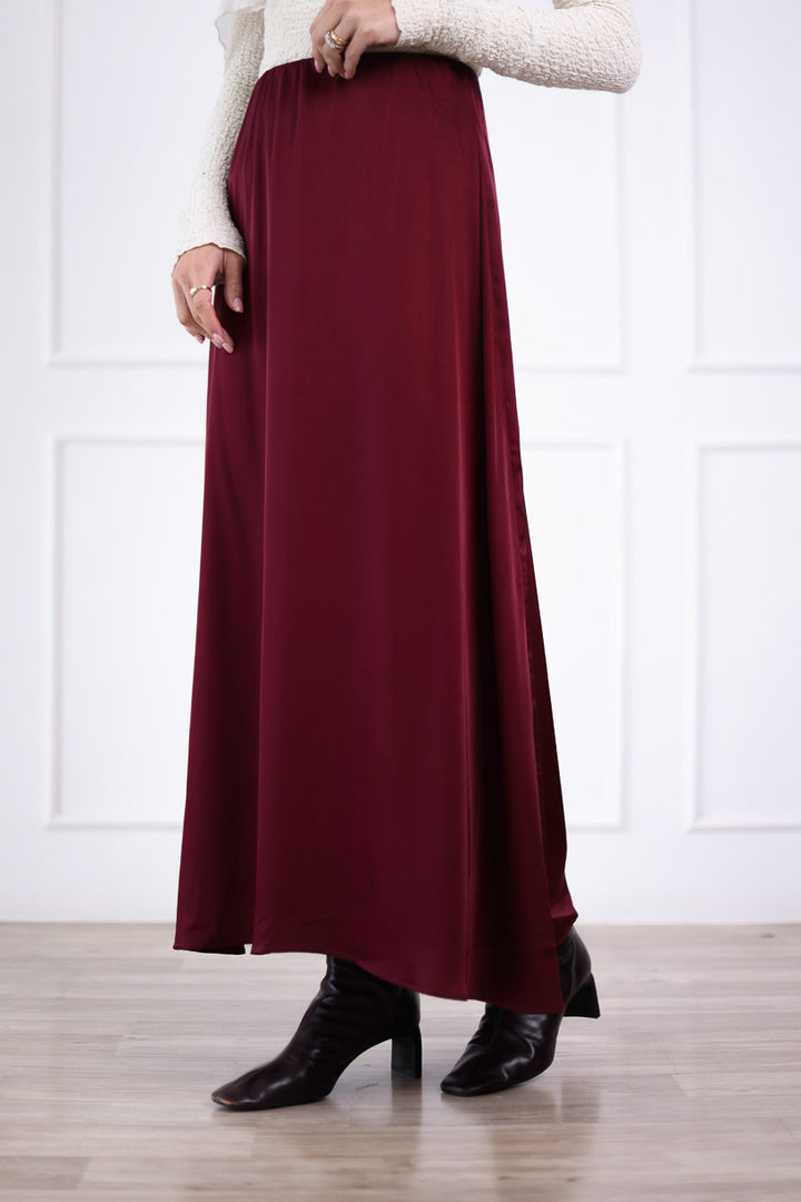 Glow Satin Skirt in burgundy