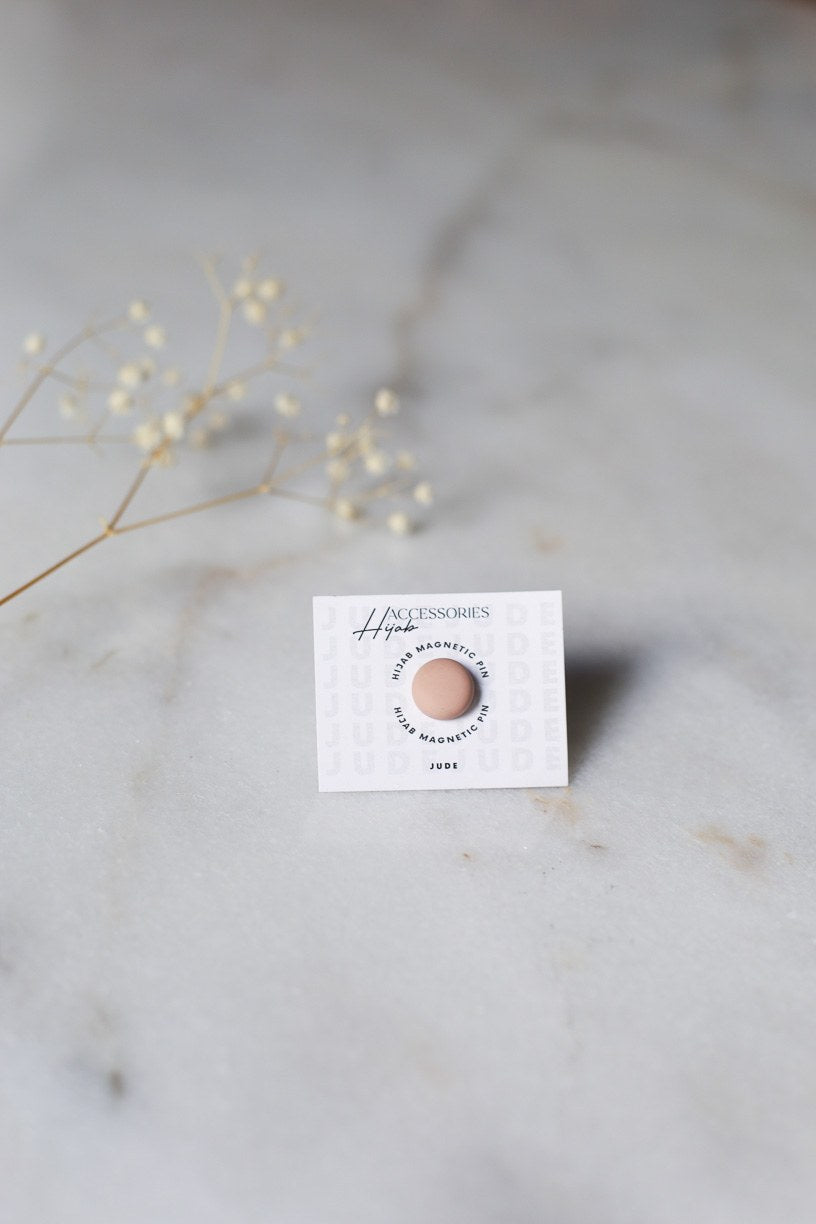 Nude pin-on magnet