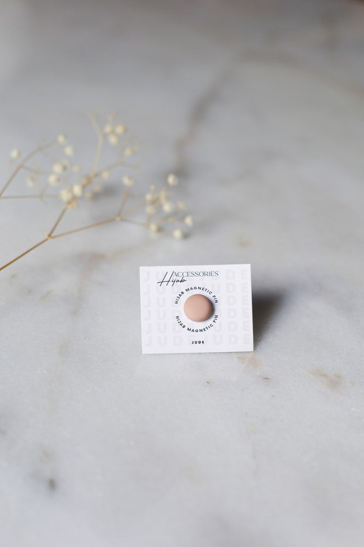 Nude pin-on magnet