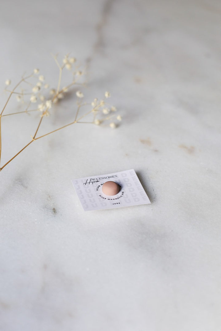 Nude pin-on magnet