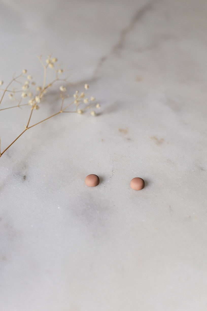 Nude pin-on magnet