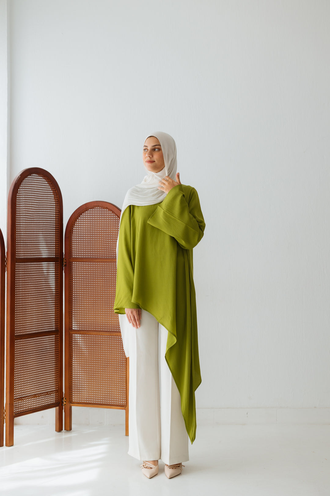 Reya asymmetrical Top In Lime