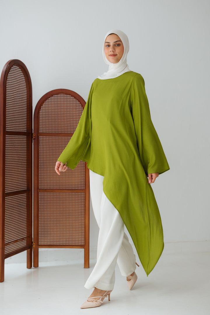 Reya asymmetrical Top In Lime