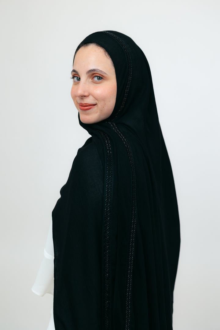 Apresmidi Modal in Black