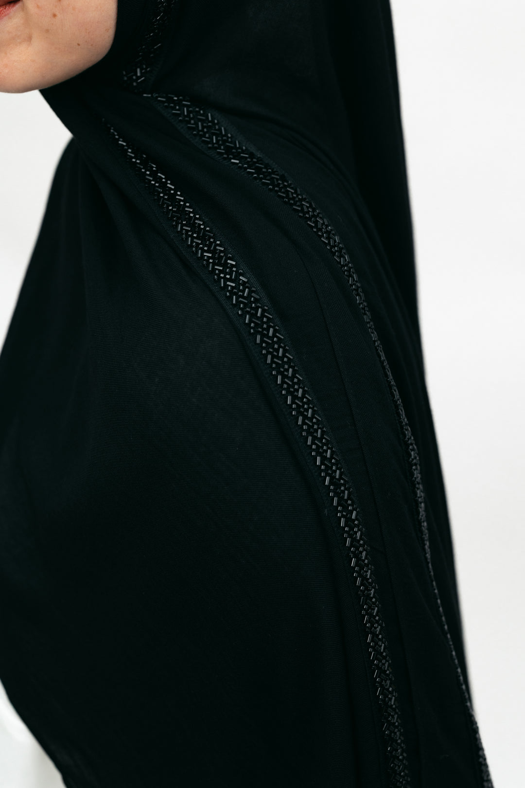 Apresmidi Modal in Black