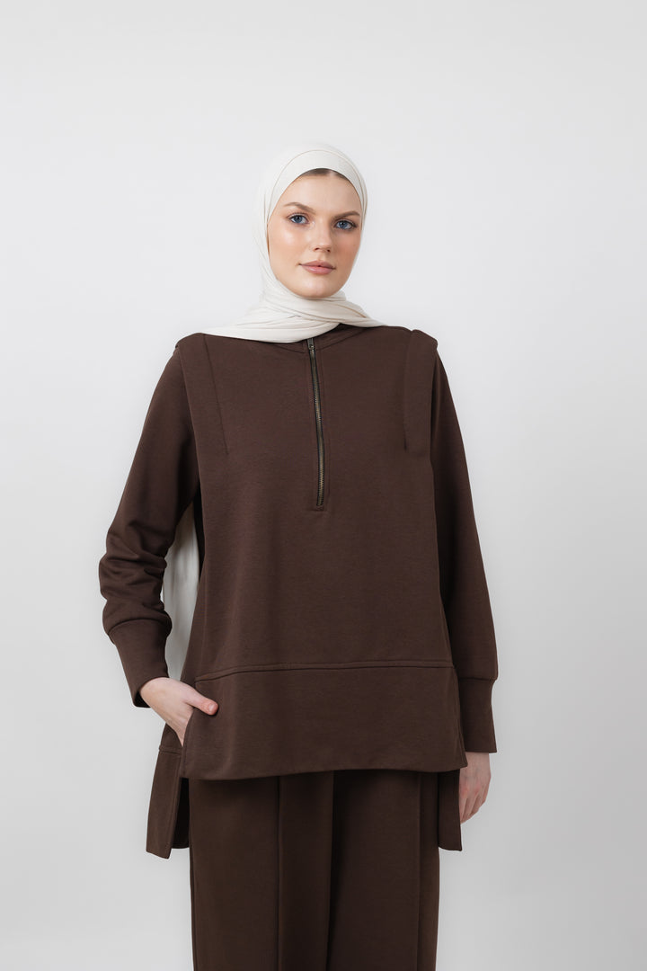 The Ease Sweatshirt in Brown