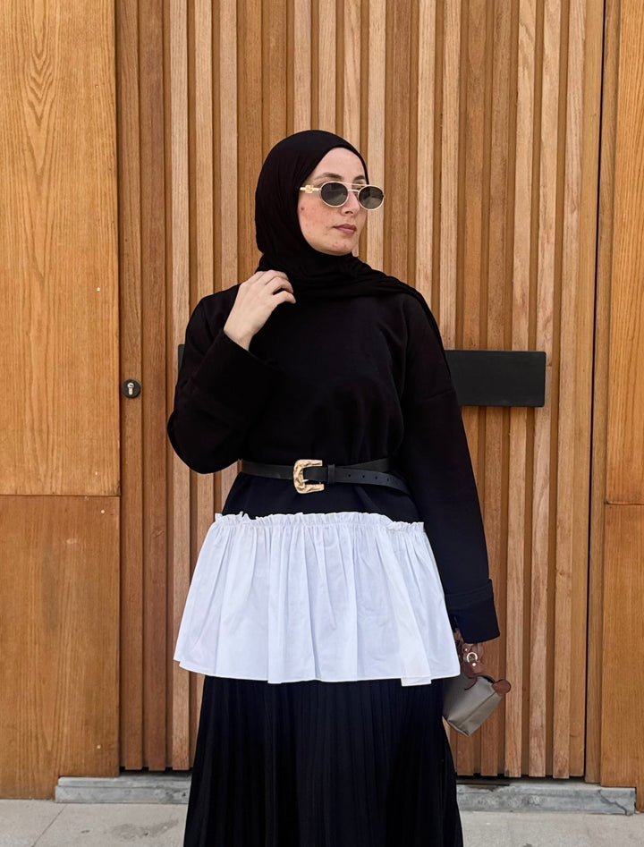 Ruffle Sweatshirt in Black