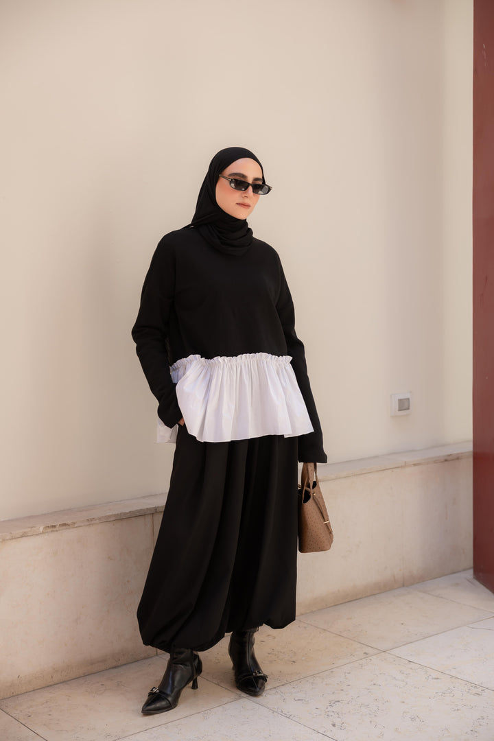 Ruffle Sweatshirt in Black