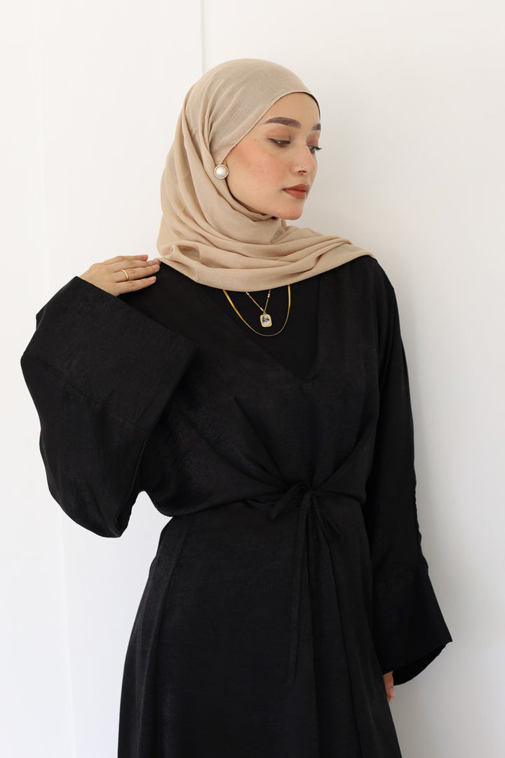 Nadra dress in Black